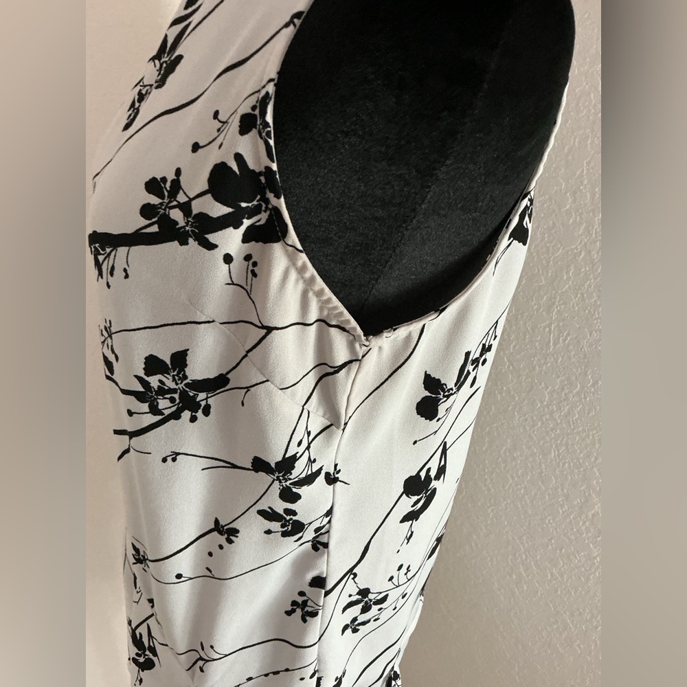 White House Black Market Floral Halter Blouse High Neck Flowy Ruffle Hem Size 4 - Picture 8 of 16